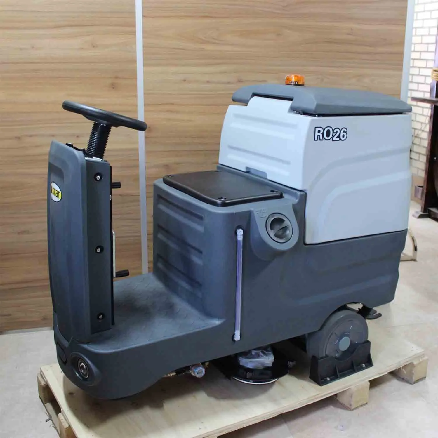 اسکرابر سرنشین‌دار STARRO26